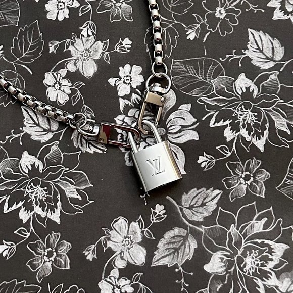 Louis Vuitton Jewelry - New Louis Vuitton Silver-Toned Lock with 18" Box Link Chain Necklace